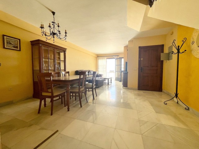 Apartamento con 3 Dormitorios  en Mijas