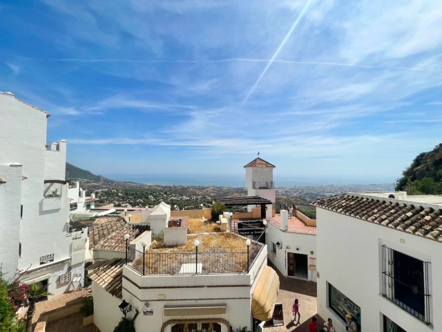 Apartamento con 3 Dormitorios  en Mijas
