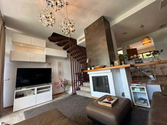 Maison mitoyenne, Cancelada, R5069701