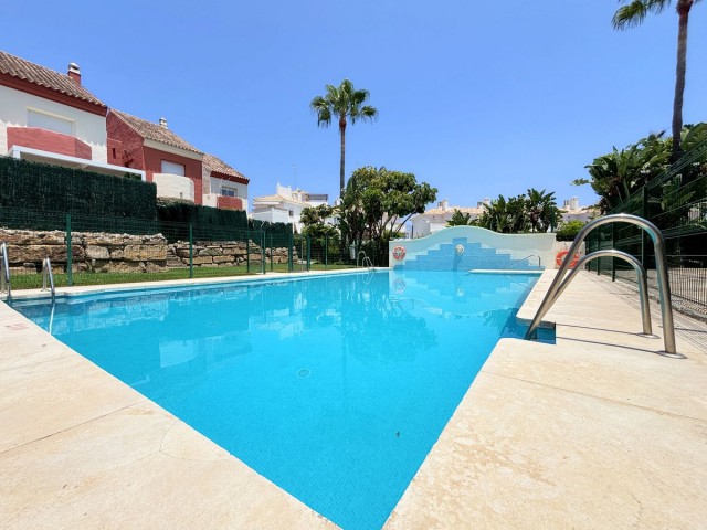 Maison mitoyenne avec 3 Chambres  à Estepona