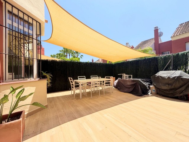 Maison mitoyenne avec 3 Chambres  à Estepona