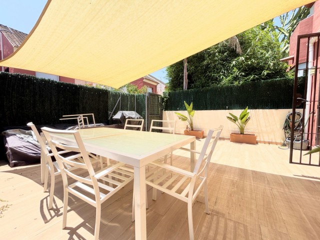 Maison mitoyenne avec 3 Chambres  à Estepona