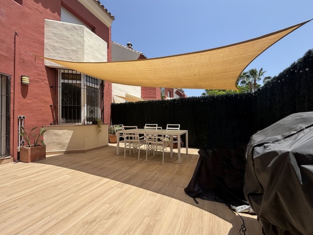 Maison mitoyenne avec 3 Chambres  à Estepona