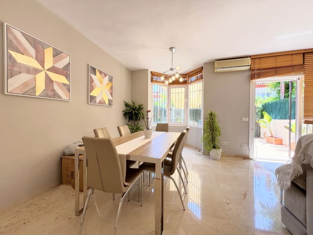Maison mitoyenne avec 3 Chambres  à Estepona