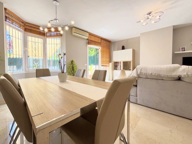 Maison mitoyenne avec 3 Chambres  à Estepona