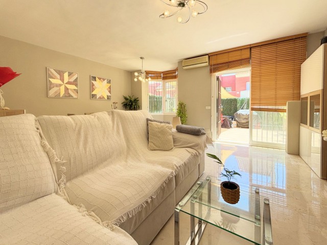 Maison mitoyenne avec 3 Chambres  à Estepona