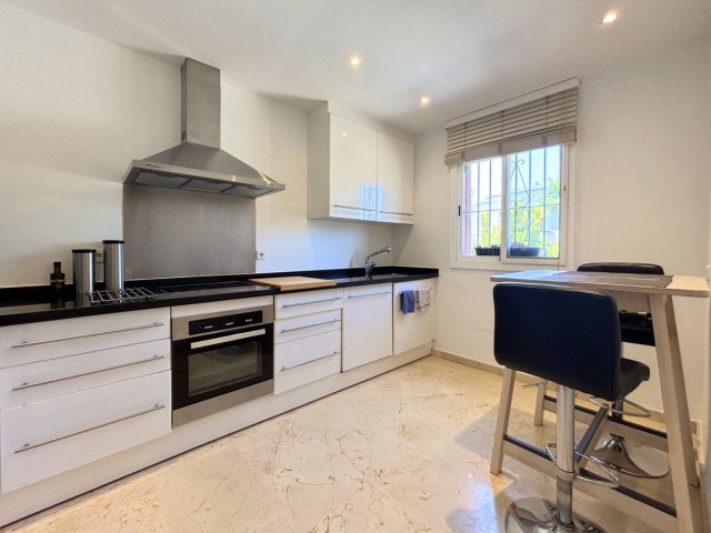 Maison mitoyenne avec 3 Chambres  à Estepona