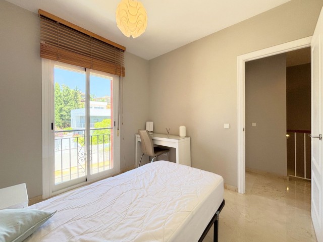 Maison mitoyenne avec 3 Chambres  à Estepona