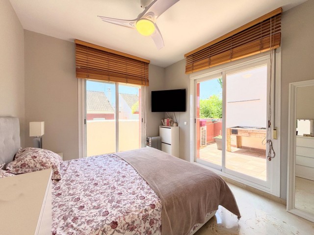 Maison mitoyenne avec 3 Chambres  à Estepona