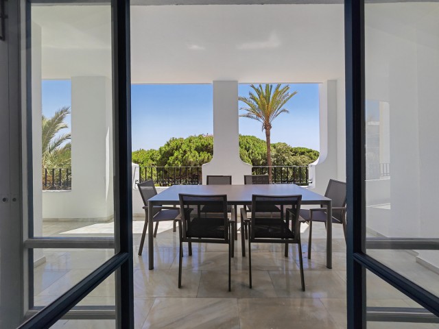 Apartamento con 2 Dormitorios  en Puerto de Cabopino