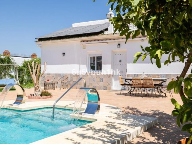 Villa con 8 Dormitorios  en Málaga