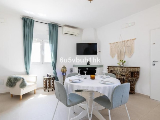 Villa con 8 Dormitorios  en Málaga