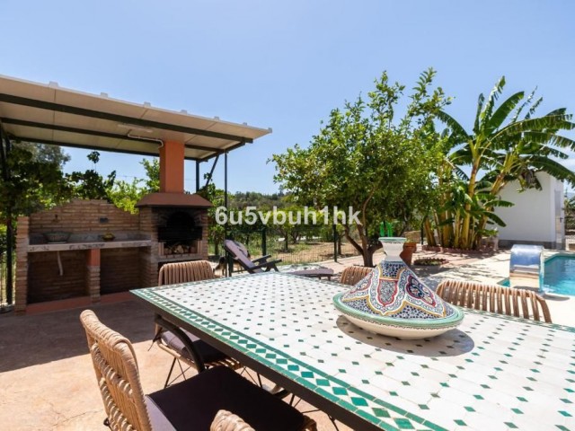 Villa con 8 Dormitorios  en Málaga