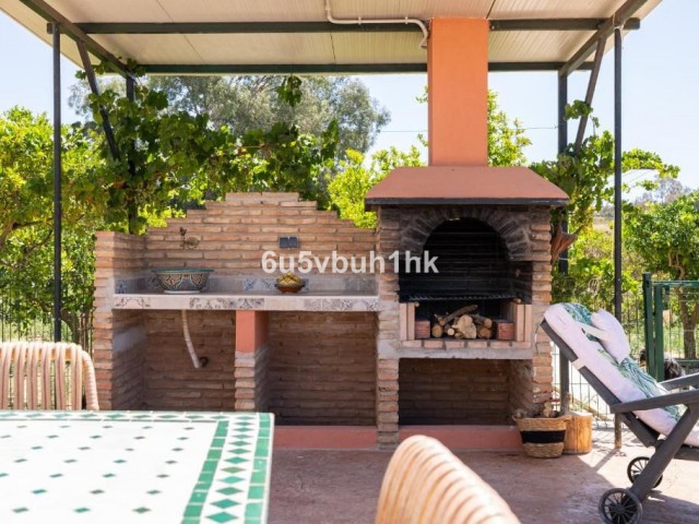 Villa con 8 Dormitorios  en Málaga