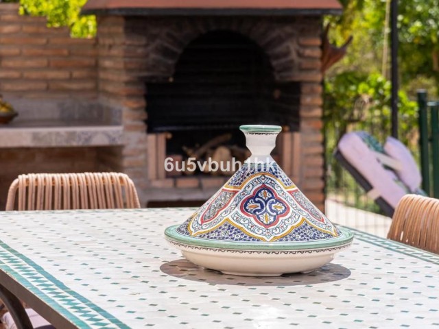 Villa con 8 Dormitorios  en Málaga