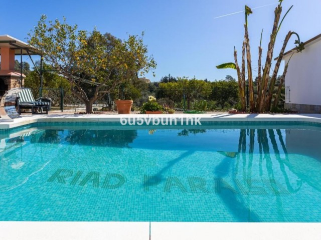 Villa con 8 Dormitorios  en Málaga