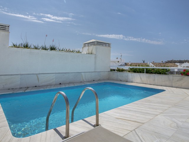 Penthouse avec 3 Chambres  à Puerto Banús