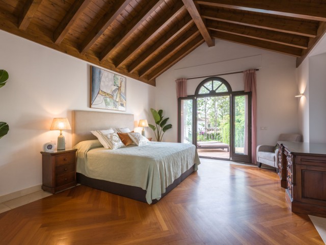 6 Bedrooms Villa in Estepona