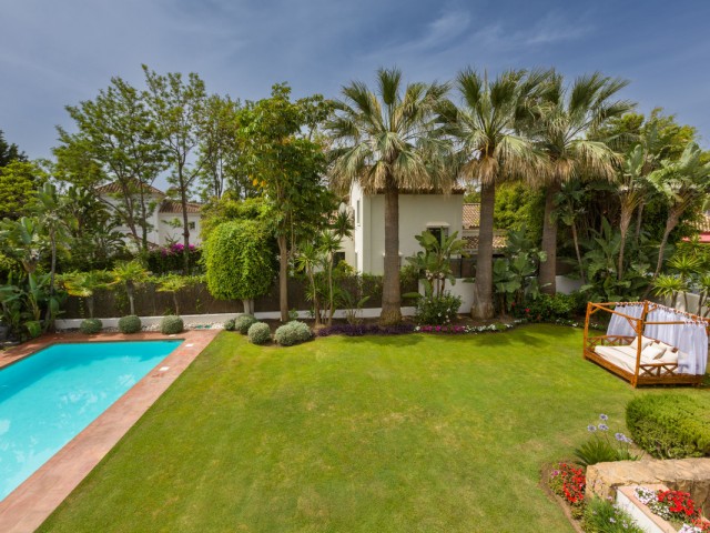 6 Bedrooms Villa in Estepona