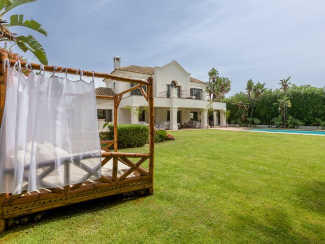 6 Bedrooms Villa in Estepona