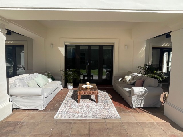 6 Bedrooms Villa in Estepona