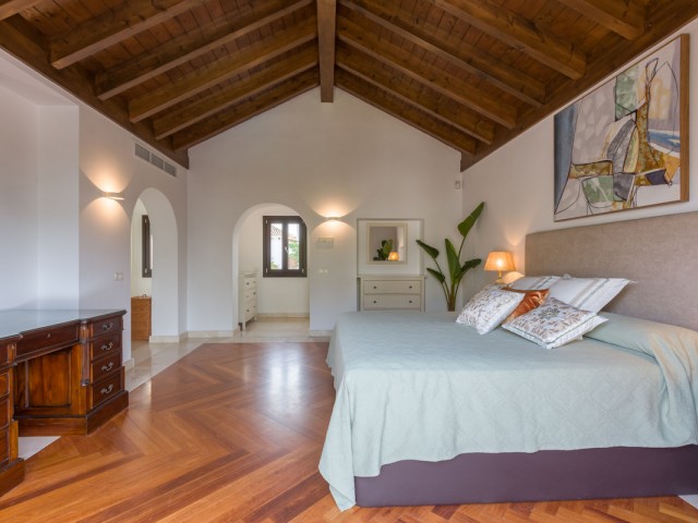 6 Bedrooms Villa in Estepona
