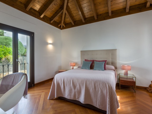6 Bedrooms Villa in Estepona