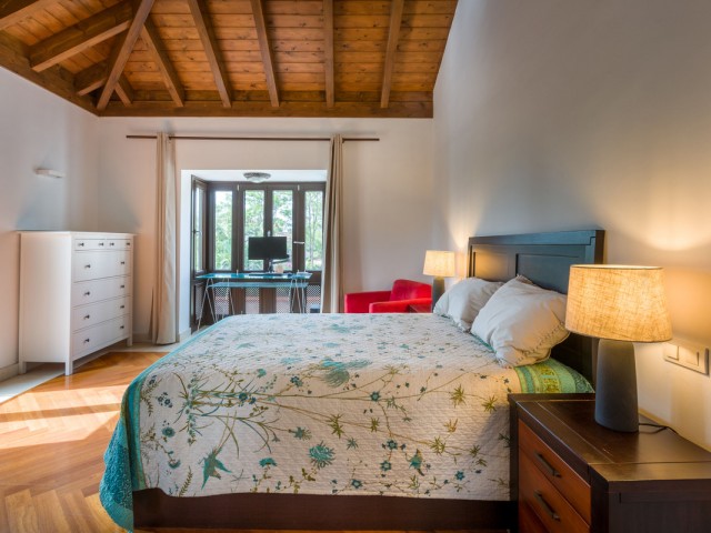 6 Bedrooms Villa in Estepona