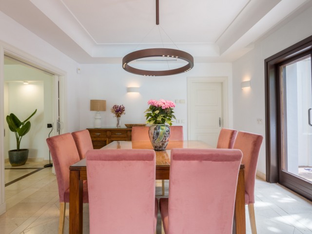 6 Bedrooms Villa in Estepona