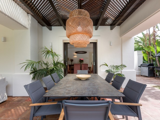 6 Bedrooms Villa in Estepona