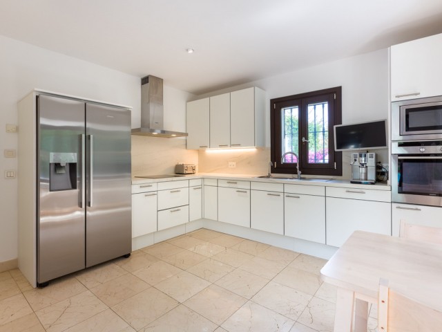 6 Bedrooms Villa in Estepona