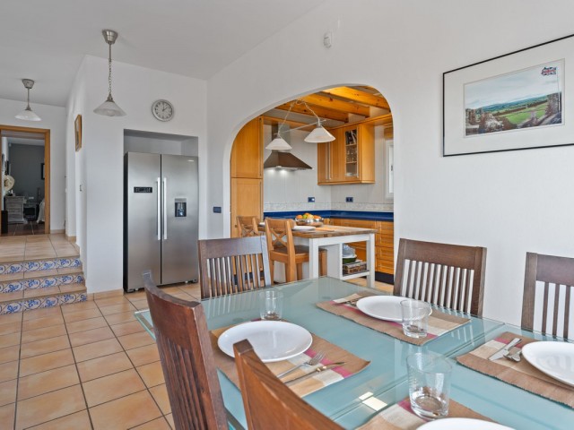 4 Schlafzimmer Villa in Valtocado