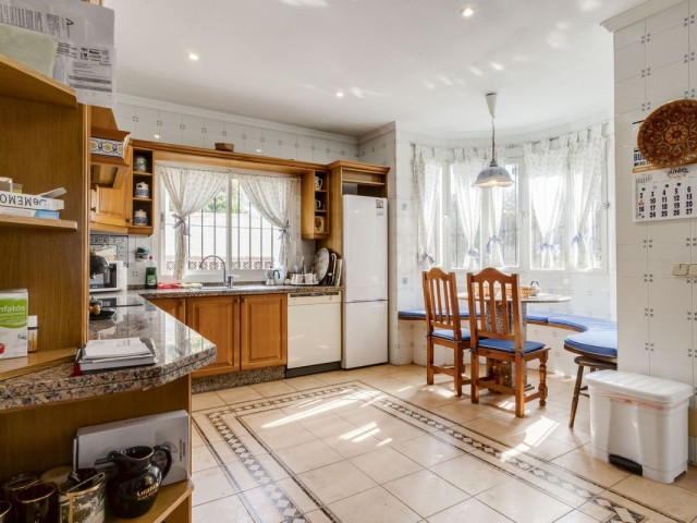 5 Bedrooms Villa in Marbella