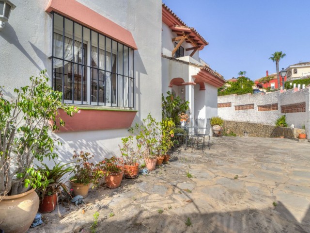 5 Bedrooms Villa in Marbella