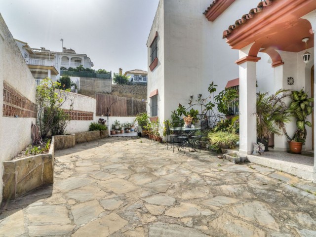 5 Bedrooms Villa in Marbella