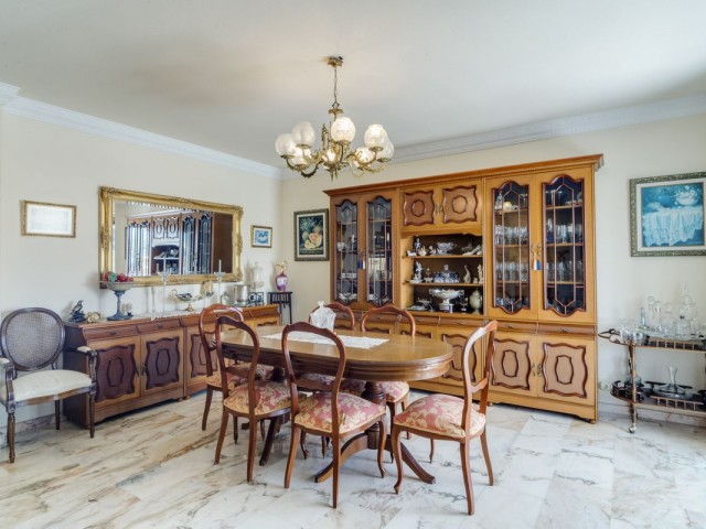 5 Bedrooms Villa in Marbella