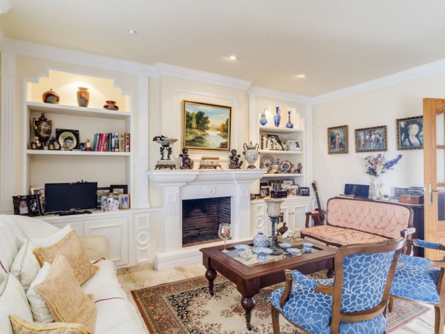 5 Bedrooms Villa in Marbella