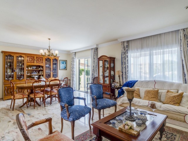 5 Bedrooms Villa in Marbella