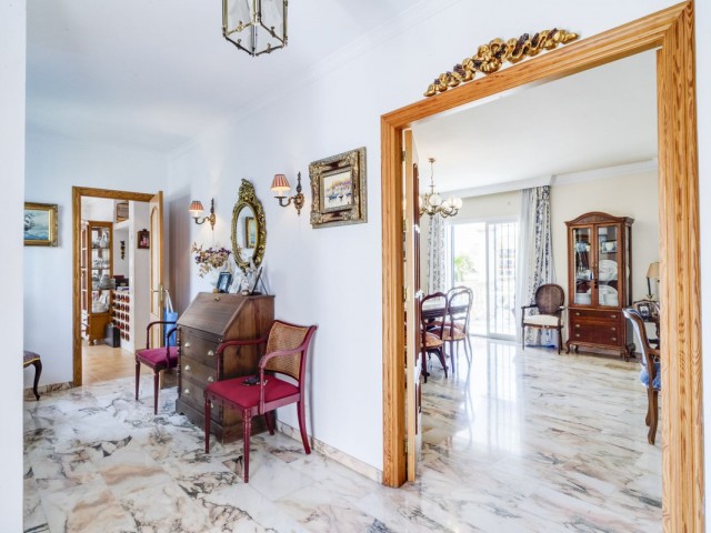 5 Bedrooms Villa in Marbella