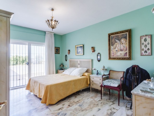5 Bedrooms Villa in Marbella