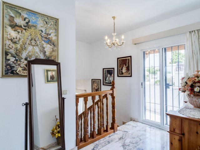 5 Bedrooms Villa in Marbella