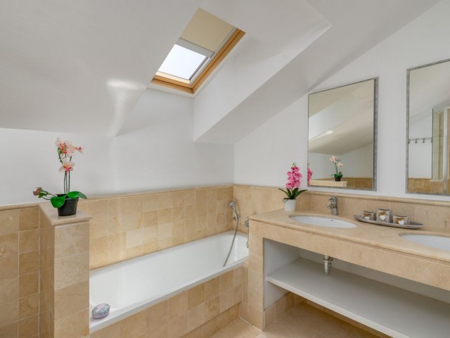 4 Bedrooms Villa in Benalmadena