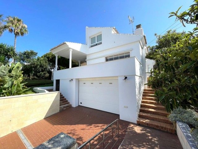 4 Soveroms Villa i Estepona