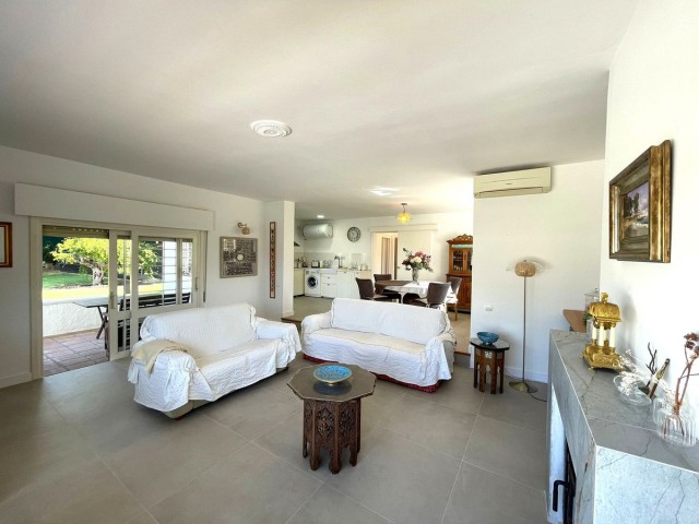 4 Soveroms Villa i Estepona