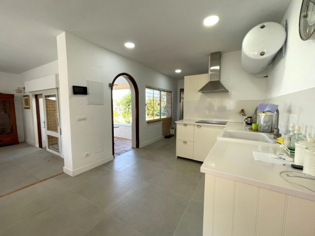 4 Soveroms Villa i Estepona