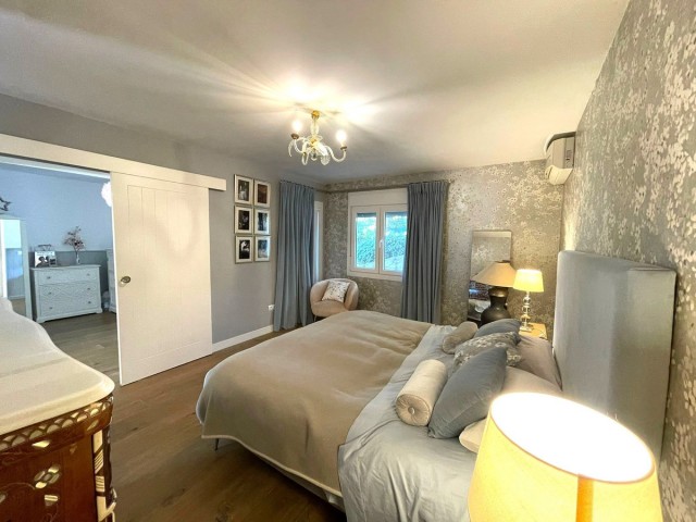4 Soveroms Villa i Estepona