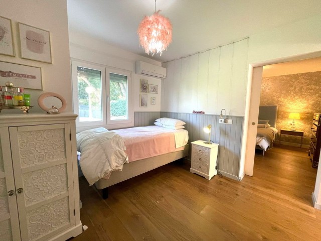 4 Soveroms Villa i Estepona