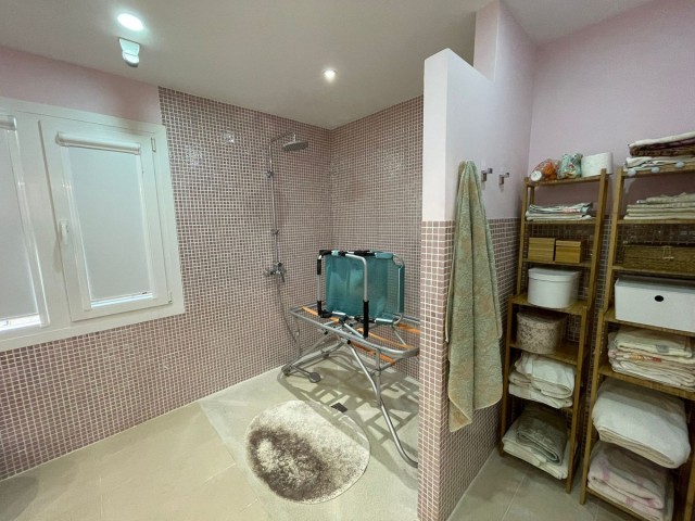 4 Soveroms Villa i Estepona