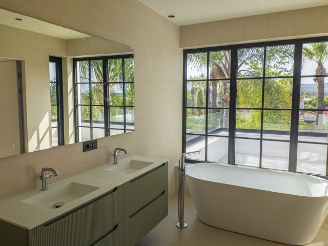 3 Bedrooms Villa in Sotogrande