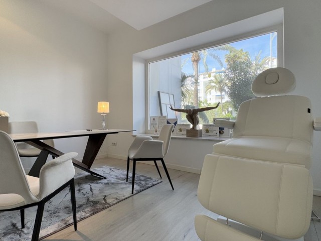 Commercial in Puerto Banús